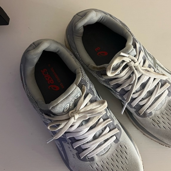 Women’s ASICS - Picture 3 of 7